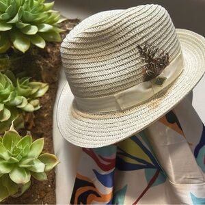 Men’s off white summer straw brim